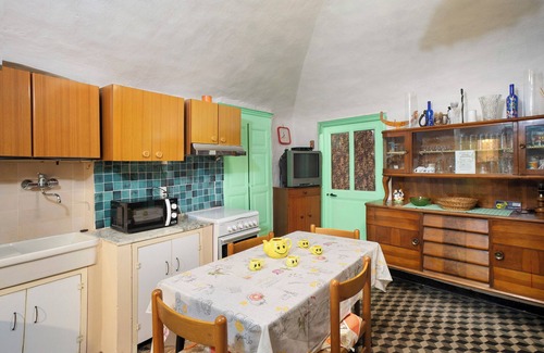 Vallebona Apartment | Apartment 'Casa Gianni' with Wi-Fi and Air Conditioning