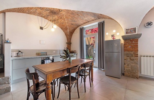 Bergamo Apartment | Apartment 'Casa Ipogea Elegant' with Private Garden and Wi-Fi