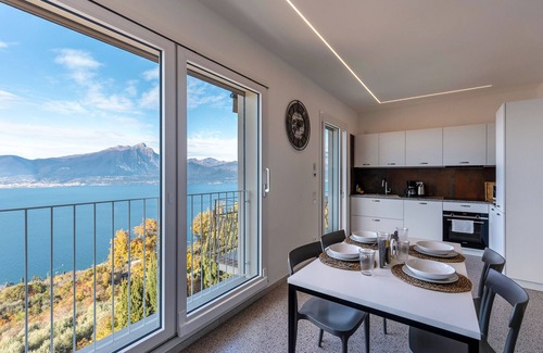 Torri del Benaco Apartment | Apartment 'Casa Serena' with Lake View, Wi-Fi and Air Conditioning