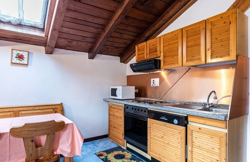 Mezzana Apartment | Apartment "Casa Martini" with Mountain View, Balcony & Wi-Fi
