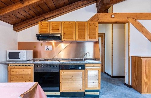 Mezzana Apartment | Apartment "Casa Martini" with Mountain View, Balcony & Wi-Fi