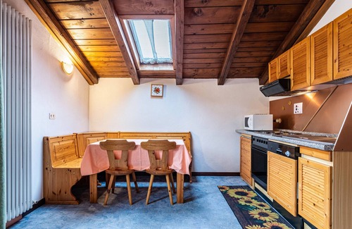 Mezzana Apartment | Apartment "Casa Martini" with Mountain View, Balcony & Wi-Fi