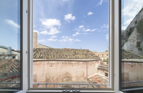 Castellammare Vucciria Apartment | Apartment 'Casa Melqart' with Wi-Fi and Air Conditioning
