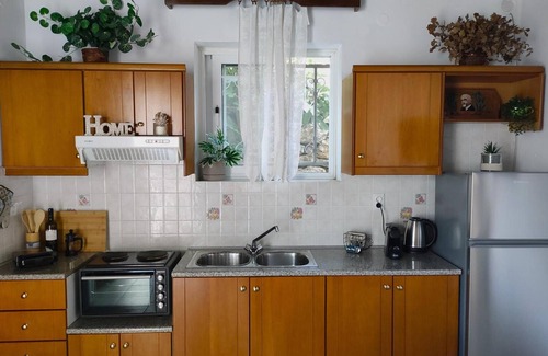 Exo Mouliana Apartment | Apartment 'Casa Mouliana' with Mountain View, Wi-Fi and Air Conditioning