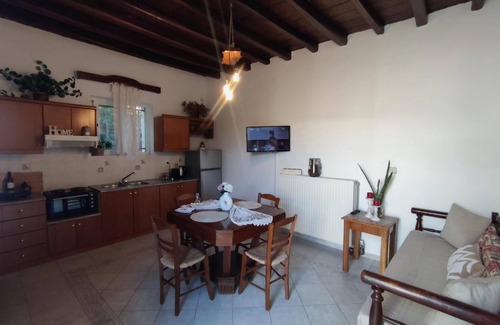 Exo Mouliana Apartment | Apartment 'Casa Mouliana' with Mountain View, Wi-Fi and Air Conditioning