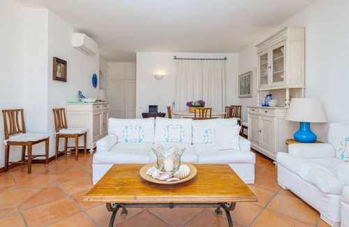 Porto Cervo Apartment | Apartment "Casa Olivastra" close to the Sea with Balcony & Wi-Fi
