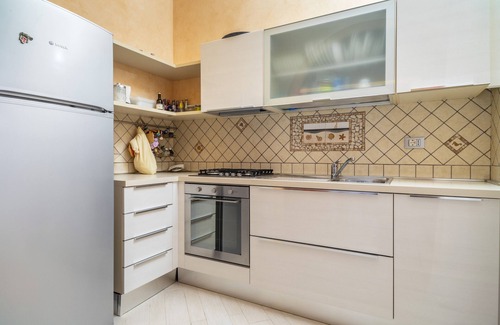 Recanati Apartment | Apartment 'Casa Recanati' with Private Terrace and Air Conditioning