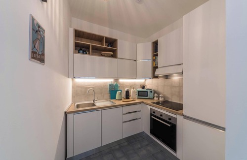Lierna Apartment | Apartment Casa Royale Appartamento Acqua with Wi-Fi, A/C & Balcony