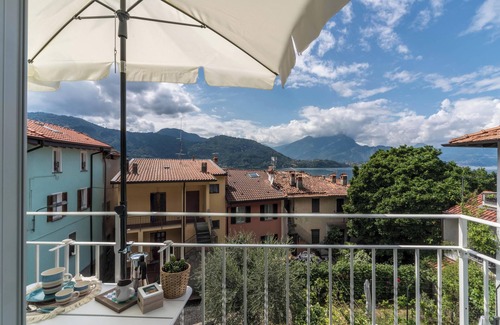 Lierna Apartment | Apartment Casa Royale Appartamento Acqua with Wi-Fi, A/C & Balcony