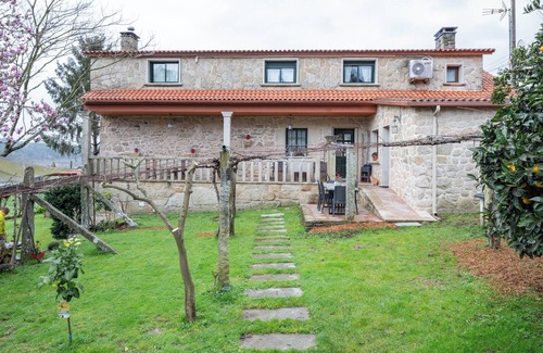 Barro Apartment | Apartment 'Casa Rural Os Carballos' with Private Pool, Wi-Fi and Air Conditioning