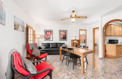 Alcaucin Apartment | Apartment 'Casa Sol y Sierra' with Mountain Views, Wi-Fi and Air Conditioning