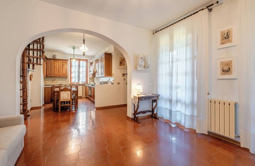 Cantagrillo Apartment | Apartment 'Casa Spazio Zero' with Private Terrace, Shared Garden and Wi-Fi