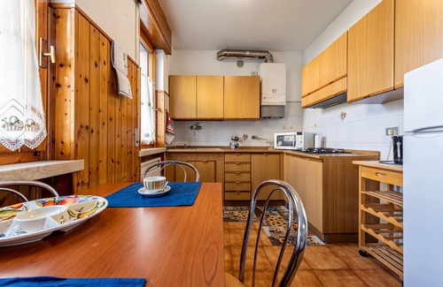 Bussolengo Apartment | Apartment 'Casa Vacanze Francesca' with Balcony and Air Conditioning