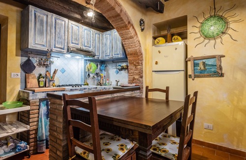Orbetello Apartment | Apartment 'Casa Vacanze Santa Clara' with Shared Terrace, Wi-Fi and Air Conditioning
