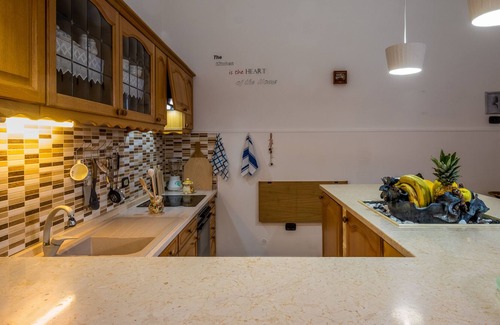 Guagnano Apartment | Apartment "Casa Vacanza Patrizia" with A/C & Garden