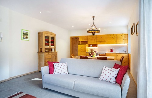 San Bernardo Apartment | Apartment 'Casa Vacanza Peter Val Di Rabbi' with Mountain View, Shared Garden and Wi-Fi