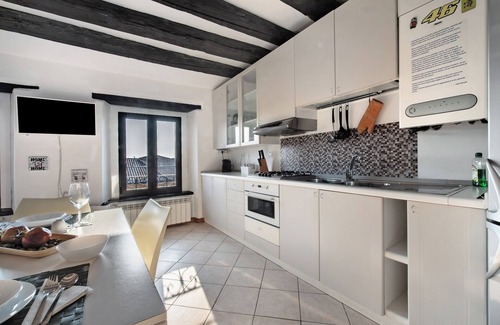 Borgo San Leonardo Apartment | Apartment 'Casa Vacanze Civetta' with Shared Terrace & Wi-Fi