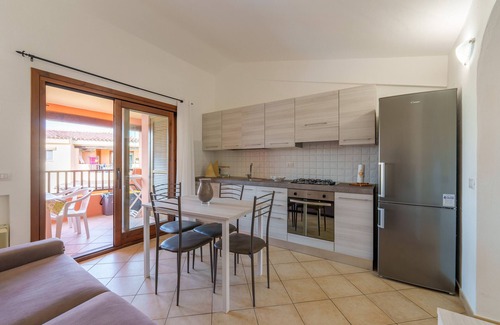 Murta Maria Apartment | Apartment 'Casa Vacanze Susino' with Shared Pool, Private Terrace and Air Conditioning