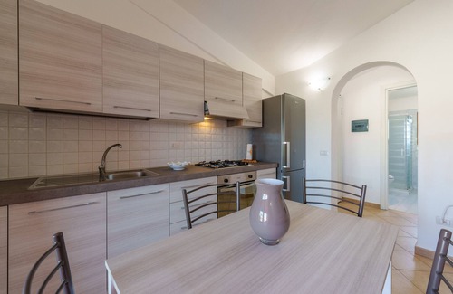 Murta Maria Apartment | Apartment 'Casa Vacanze Susino' with Shared Pool, Private Terrace and Air Conditioning