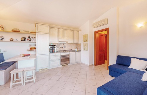 Murta Maria Apartment | Apartment 'Casa Vacanze Uva' with Shared Pool, Private Terrace and Air Conditioning