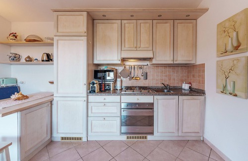 Murta Maria Apartment | Apartment 'Casa Vacanze Uva' with Shared Pool, Private Terrace and Air Conditioning