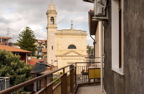 Mascalucia House | Apartment 'Casa Venera sull'Etna' with Sea View, Balcony & Wi-Fi