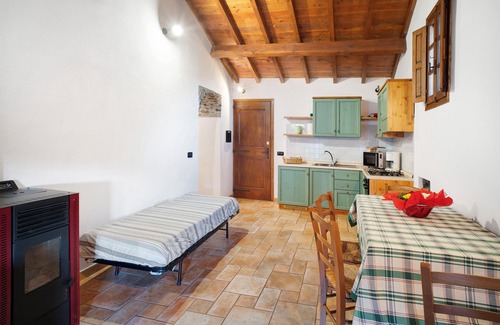 Rezzo Apartment | Apartment 'Casa Verde - Sciu´ Pepin' with Private Terrace, Private Garden and Wi-Fi