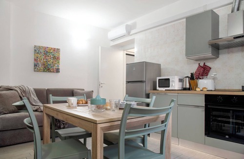 Monvalle Apartment | Apartment 'Casa Vincenza Lago Maggiore' with Private Terrace, Wi-Fi and Air Conditioning