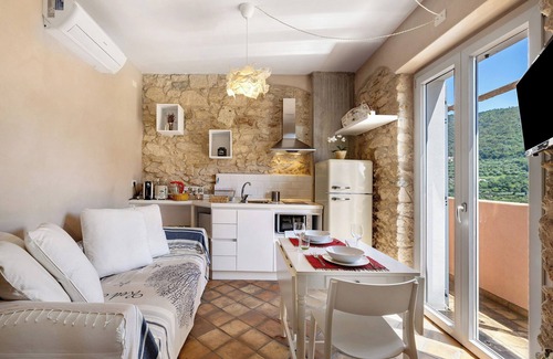 Boragni Apartment | Apartment "Casa Virginia - Vigna" with Sea View, Shared Pool & Wi-Fi