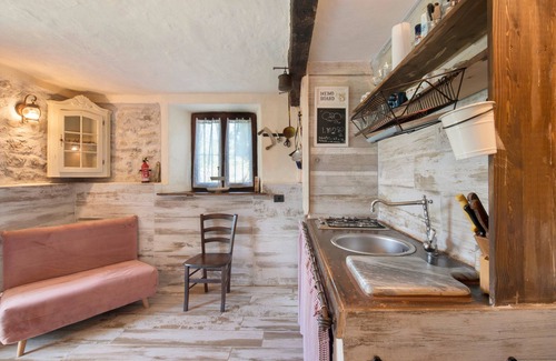 Bene Lario Apartment | Apartment 'Casale La Selva Cottege Piccolo' with Mountain View, Shared Pool and Wi-Fi