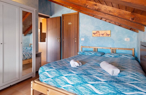 Casargo Apartment | Apartment "Casargo 1" with Mountain View & Balcony
