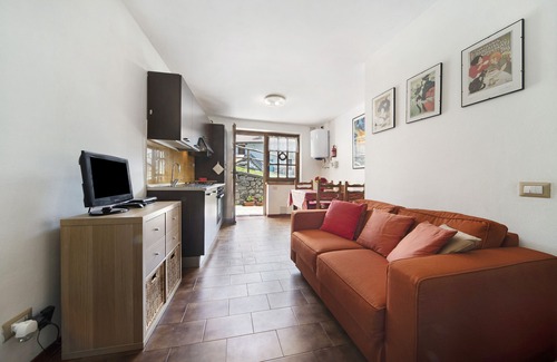Ortanella Apartment | Apartment Casetta Guillo with Mountain view, Garden & Fireplace; Pet-Friendly