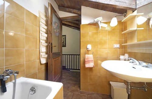 Ortanella Apartment | Apartment Casetta Guillo with Mountain view, Garden & Fireplace; Pet-Friendly