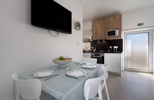 Fatima House | Apartment 'Casinha Do Rei' with Shared Terrace, Wi-Fi and Air Conditioning
