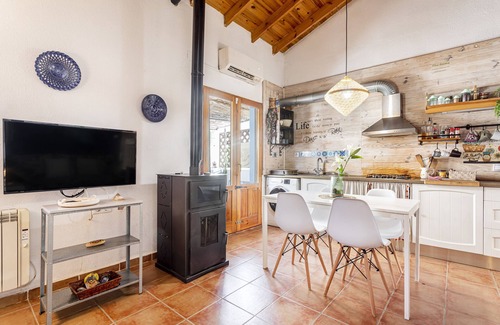 Alaquas Apartment | Apartment 'Casita Mona Y Acogedora' with Private Terrace, Wi-Fi and Air Conditioning