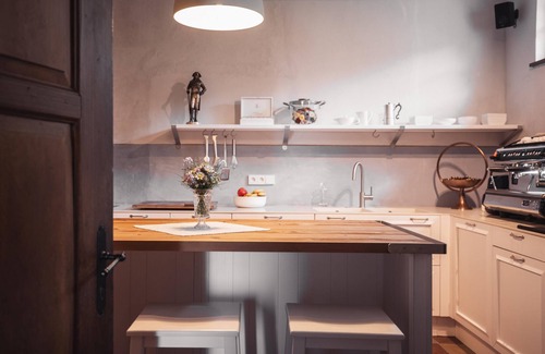 San Lorenzo di Sebato House | Apartment "Castel Maurn Suite Dürer" with Mountain View, Shared Pool & Wi-Fi