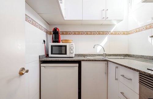 Vinaros Apartment | Apartment 'Central Modern 3bdr' with Wi-Fi and Air Conditioning