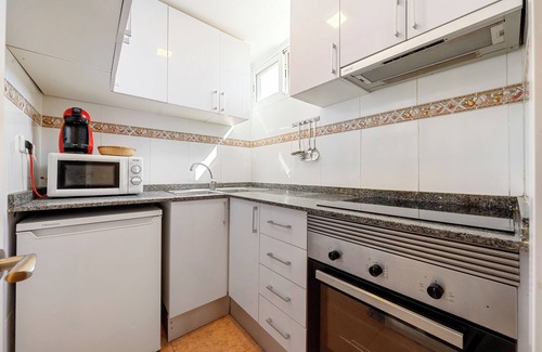 Vinaros Apartment | Apartment 'Central Modern 3bdr' with Wi-Fi and Air Conditioning