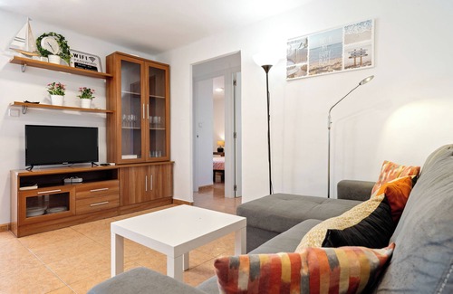 Vinaros Apartment | Apartment 'Central Modern 3bdr' with Wi-Fi and Air Conditioning