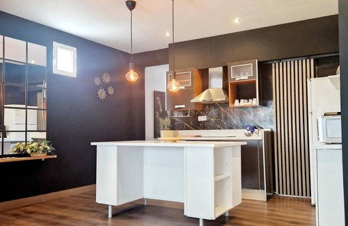 Cazorla Apartment | Apartment 'Centrico Y Acogedor' with Mountain View, Wi-Fi and Air Conditioning