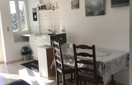 Montignac-Charente Apartment | Apartment 'Charmant Studio Meublé' with Wi-Fi