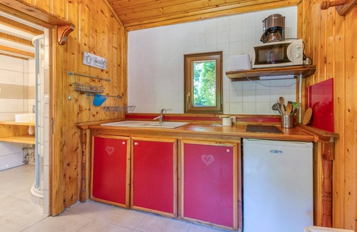 Vaulnaveys-le-Bas Apartment | Apartment 'Chalet Jacinthe' with Mountain View, Wi-Fi and Air Conditioning