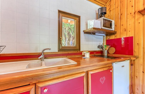 Vaulnaveys-le-Bas Apartment | Apartment 'Chalet Jacinthe' with Mountain View, Wi-Fi and Air Conditioning