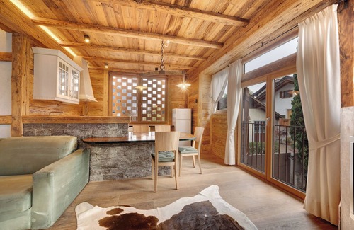 Lana Apartment | Apartment 'Chalet Deluxe' with Mountain View, Shared Garden and Wi-Fi