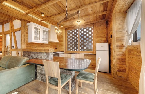 Lana Apartment | Apartment 'Chalet Deluxe' with Mountain View, Shared Garden and Wi-Fi