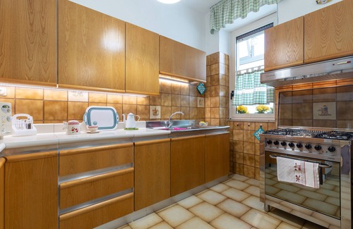 Municipio 2 Apartment | Apartment "Chicca Casa Vacanze" with Private Terrace & Wi-Fi