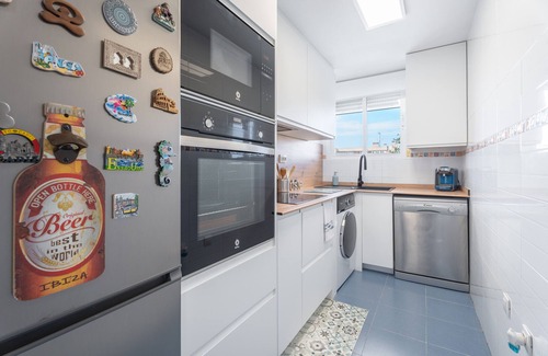 Chilches Apartment | Apartment 'Chillout I'akevan' with Sea View, Shared Pool and Wi-Fi