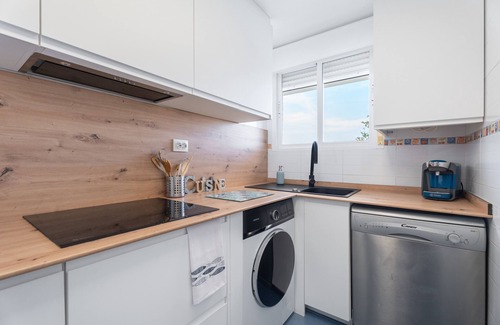 Chilches Apartment | Apartment 'Chillout I'akevan' with Sea View, Shared Pool and Wi-Fi