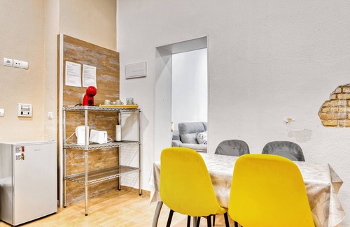 Cami Fondo Apartment | Apartment 'Ciencias' with Wi-Fi and Air Conditioning