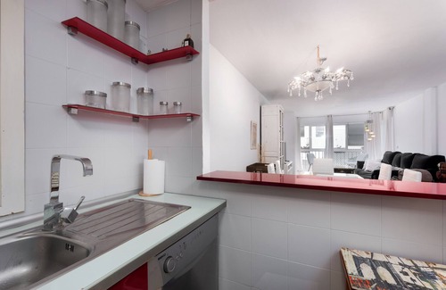 Castillo de Sabinillas Apartment | Apartment 'Cigala' with Private Terrace and Wi-Fi